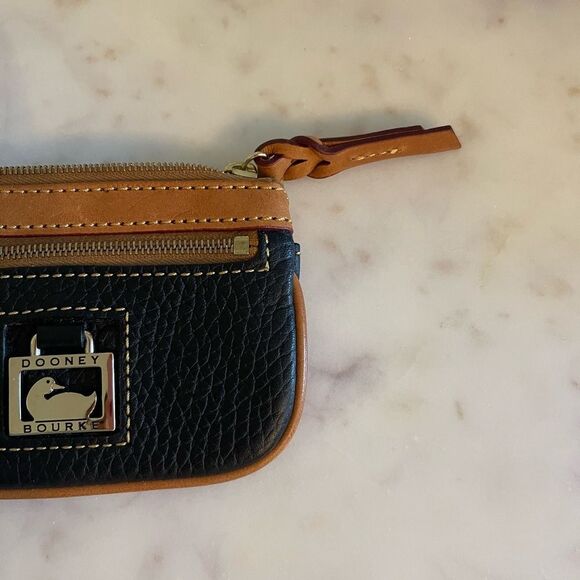 Dooney & Bourke Vintage Navy/Brown Card Key Holder Bag Charm - Picture 3 of 11